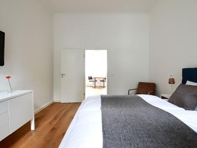 Nähe Messezentrum Stylisch möbliertes Apartment in Köln Deutz
