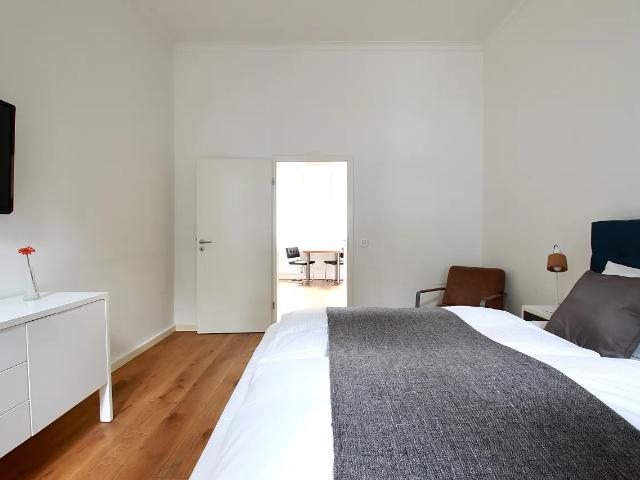 Nähe Messezentrum Stylisch möbliertes Apartment in Köln Deutz