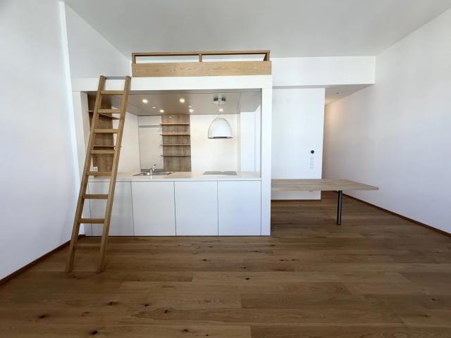 NÄHE NASCHMARKT: DG AUSBAU IM ALTBAU U4 Pilgramgasse inkl. Küche und Hochbett