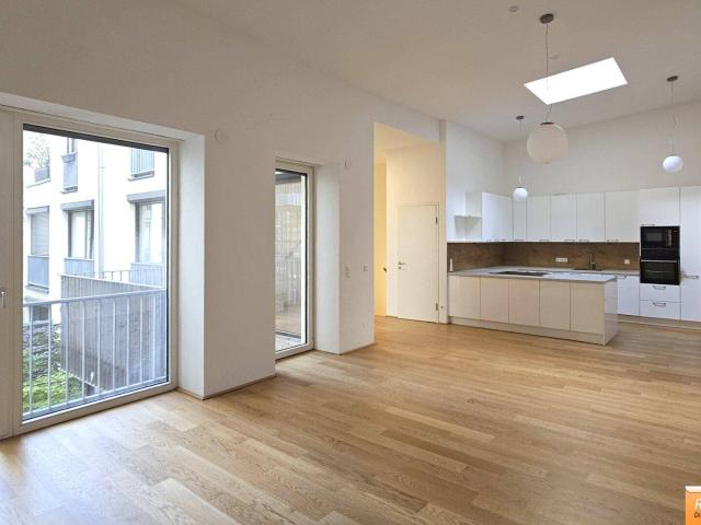 NÄHE NASCHMARKT: RUHIGE TRAUMWOHNUNG MIT BALKON, TERRASSE UND AUF WUNSCH MIT GARAGENPLATZ