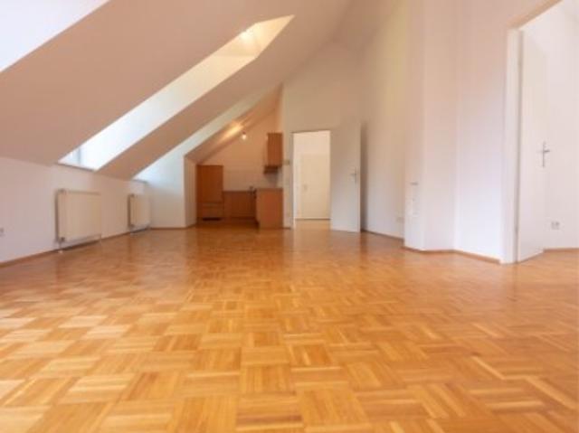 Nahe Oberlaa wohnen – helle 3 Zimmer Wohnung mit riesigem Wohnbereich 36 m² Wohnküche und 7,8 m² Balkon + grüner Innenhof, 1. OG, Dachgeschoss