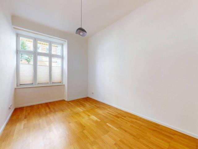 NÄHE AUGARTEN | CHARMANTE 2 ZIMMER WOHNUNG – RENOVIERT & ZENTRAL BEGEHBAR | ZELLMANN IMMOBILIEN