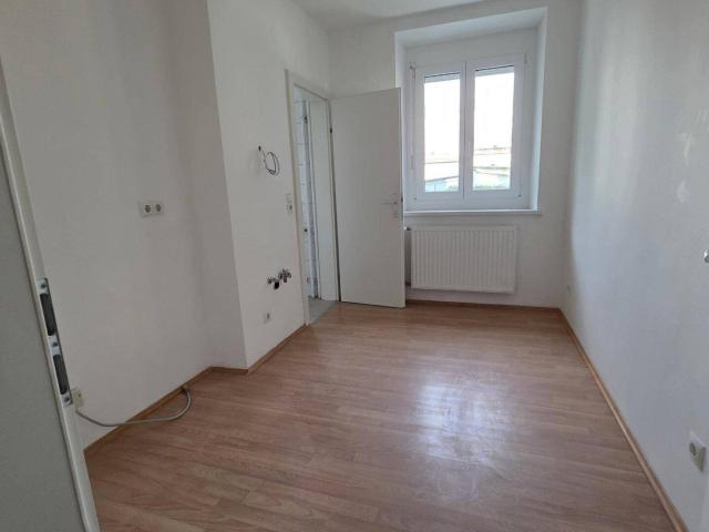 NÄHE BAHNHOF! 2 ZIMMER WOHNUNG!