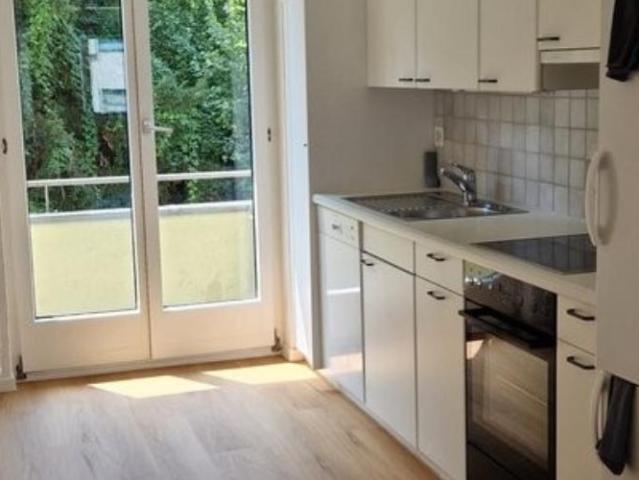 Nähe Bahnhof Wollishofen renovierte 3 Zimmer Wohnung