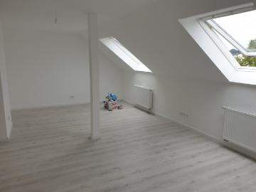 NÄHE BAHNHOF/KAUFLAND,70 m2 DACHGESCHOSS WOHNUNG ZU VERMIETEN,SOFORT FREI