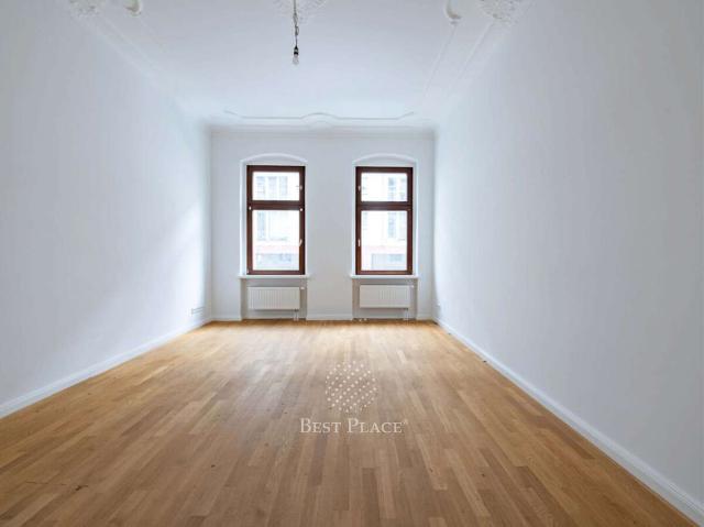 Nahe dem Spree Ufer: 3 Zimmer Altbau mit Stuck, Wohnküche & Tageslichtbad | Provisionsfrei