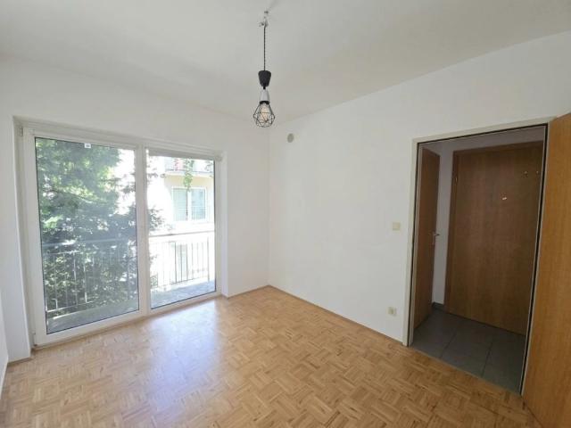 Nahe der UNI: 3 Zimmer Wohnung mit Balkon WG geeignet Heinrichstraße 117a Top 06
