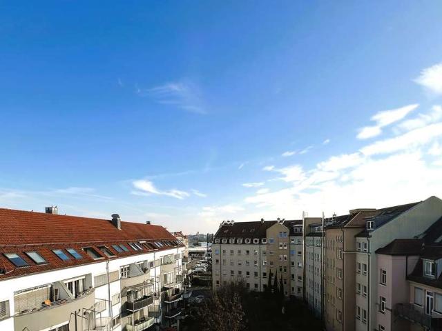 Nähe FAU Technikum und Stadtpark: ruhige, renovierte 2 Zimmer Whg. im 5. Stock, inkl. Stellplatz