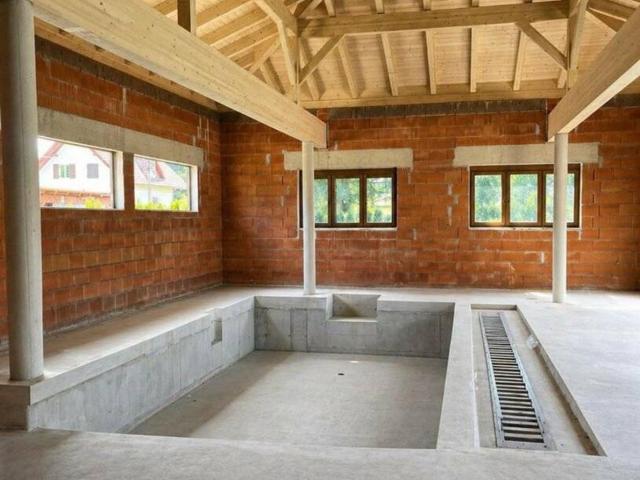 Nähe Graz: Großzügige Villa mit Innenpool, Saunabereich, Gartenhaus und Garage
