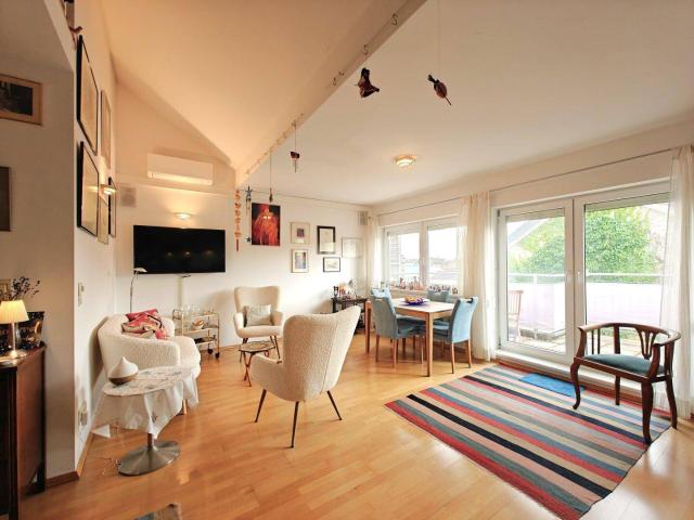 Nähe Hannovermarkt: Herrliche Dachgeschoßwohnung + Klimatisiert + Terrasse + Teilweise Fernblick + Hofruhelage