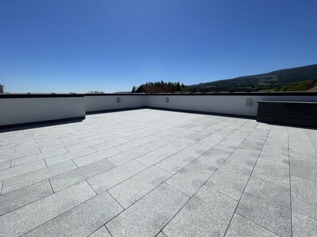Nähe Hartberg Pöllauberg Designerhaus mit Panoramadachterrasse, Zwei Wohneinheiten und Premium Garagenlösung Platz Für 5 Autos Sehr Interessant Für Oldtimer oder Luxusautos