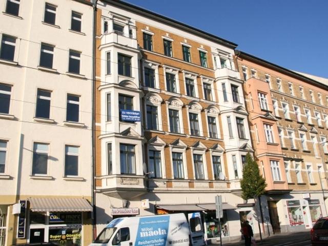 Nähe Hbf, kleine 1 Zimmer Dachwohnung 5.OG mit EBK im san. Altbau