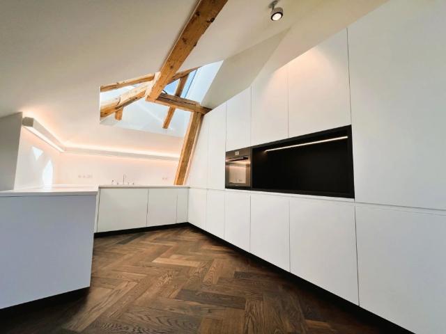 NAHE Innsbruck: Modern alpine, ca. 150 m² große, klimatisierte Dachgeschosswohnung mit 2 Dachterrassen zu mieten!