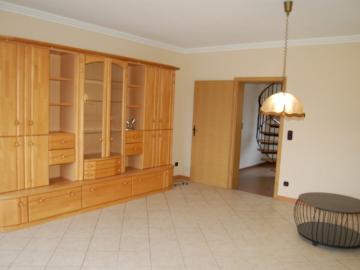 NÄHE KAISERSESCH ATTRAKTIVE WOHNIMMOBILIE MIT GERÄUMIGER GARAGE UND GARTENMITBENUTZUNG