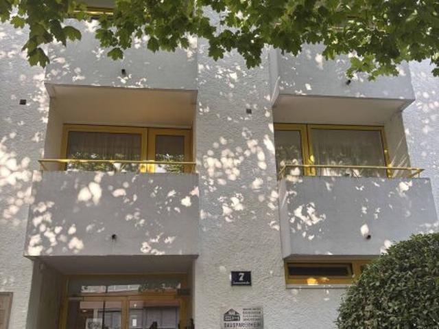 NÄHE LINZERGASSE: Gut geschnittene 3,5 Zi Balkon Wohnung mit Grünblick, TG Platz, renovierungsbedürftig