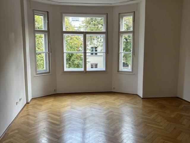 Nähe Prinzregentenpl Top Altbau 4,5 Zi WHG in Alt Bogenhausen + Wohnküche, Essbereich und Balkon!