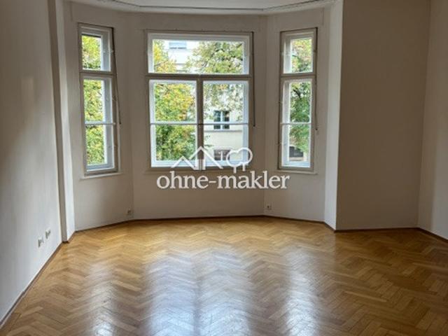 Nähe Prinzregentenpl Top Altbau 4,5 Zi WHG in Alt Bogenhausen + Wohnküche, Essbereich und Balkon!