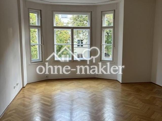 Nähe Prinzregentenpl Top Altbau 4,5 Zi WHG in Alt Bogenhausen + Wohnküche, Essbereich und Balkon!