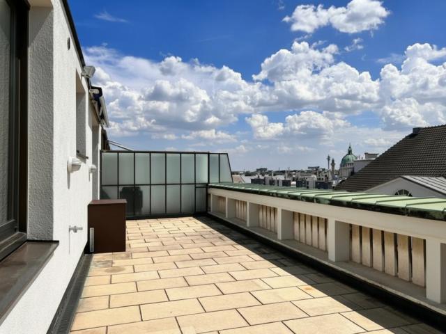 NÄHE STAATSOPER ruhig gelegene 3 Zimmer Wohnung mit 40m² Terrasse!