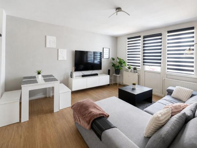 Nähe Stadtgarten: Schön geschnittene 3 Zimmerwohnung mit guter Ausstattung und Balkon