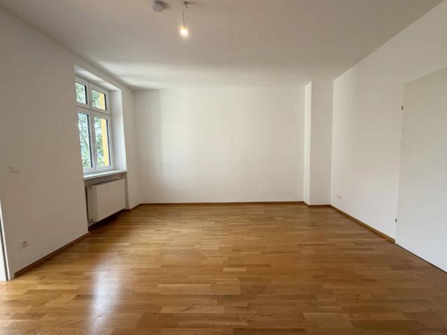 NAHE Schloss Liesing 1 Zimmer Wohnung mit Loggia
