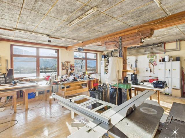 Nahe Seeboden am Millstätter See: Großzügiges Mehrparteienhaus. 260 m² Ausbaureserve. Investment mit Perspektive
