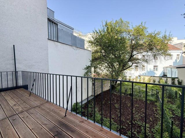 NÄHE TÜRKENSCHANZPARK: Frisch sanierte 3 Zimmerwohnung mit Terrasse