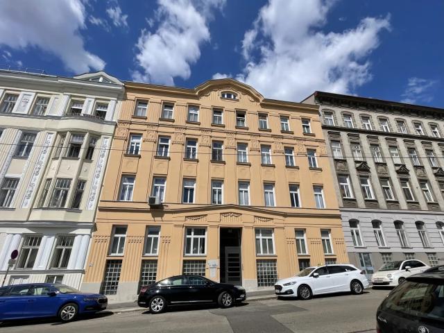 NÄHE U3 HÜTTELDORFERSTRASSE SANIERTE ALTBAUWOHNUNG UNBEFRISTET HOFSEITIG NICHT WG TAUGLICH