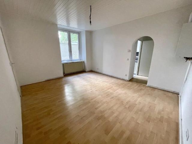 NÄHE U3 HÜTTELDORFERSTRASSE SANIERTE ALTBAUWOHNUNG UNBEFRISTET HOFSEITIG NICHT WG TAUGLICH