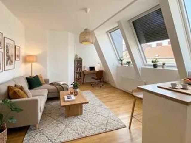 Nähe U3 2 Gehminuten, ruhige, helle 2 Zimmer Wohnung