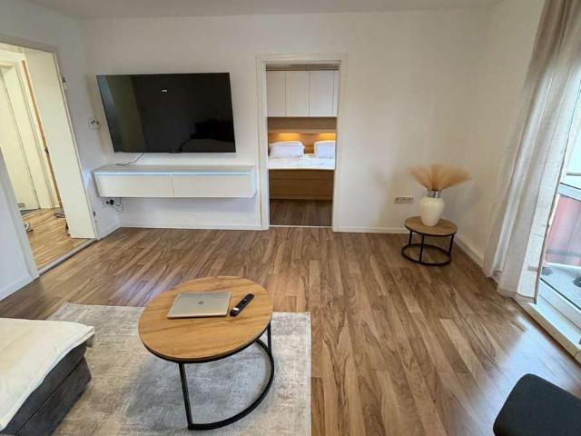 Nahe UKA ! Exklusive, komplett möblierte Premium\ Wohnung mit Balkon in Augsburg\ Kriegshaber