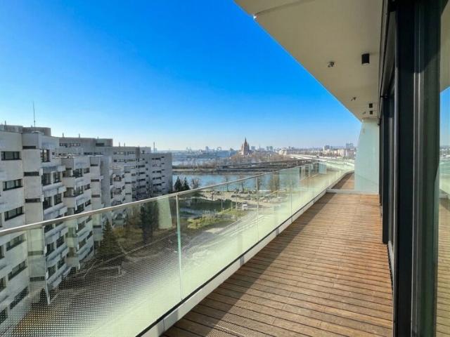 Nähe UNO City Pärchenwohnung mit perfektem Grundriss und Temperierung im Sommer Neubau