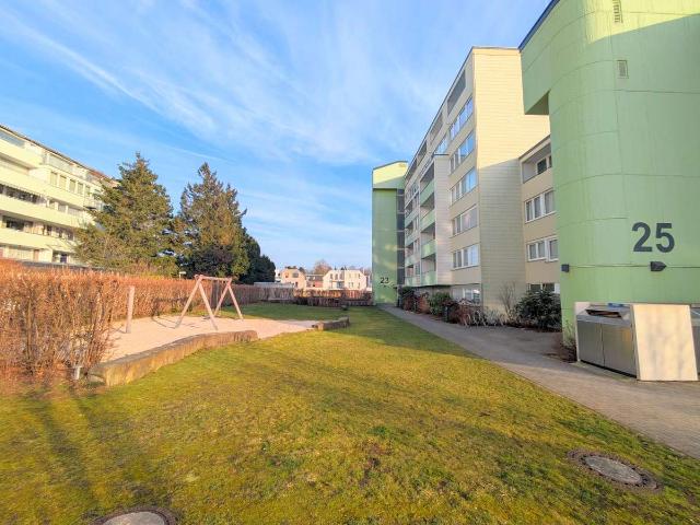 Nähe Volksgarten: 3 Zimmer Wohnung mit Balkon und Tiefgaragenplatz