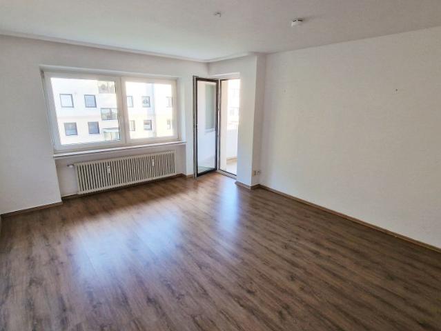 Nähe Waldsee & TU: Helle & gut geschnittene 4 Zimmer Wohnung mit 2 Balkonen