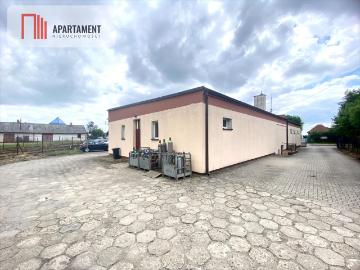 Przestronny budynek usługowo handlowy 322 m2 z parkingiem