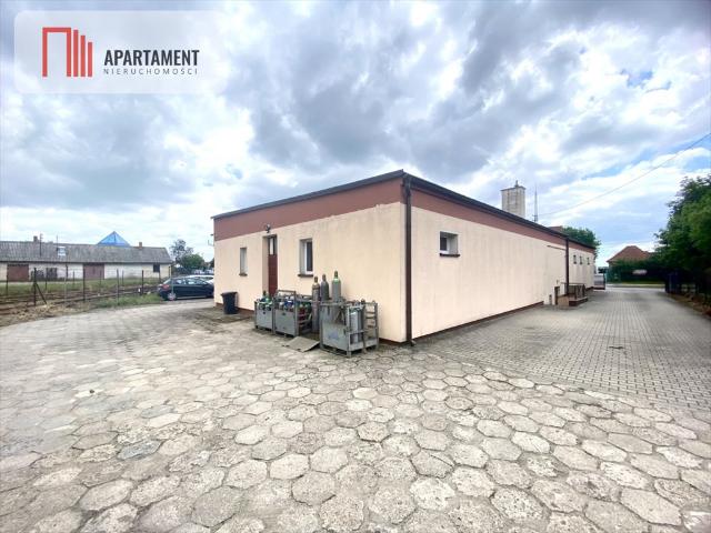 Przestronny budynek usługowo handlowy 322 m2 z parkingiem