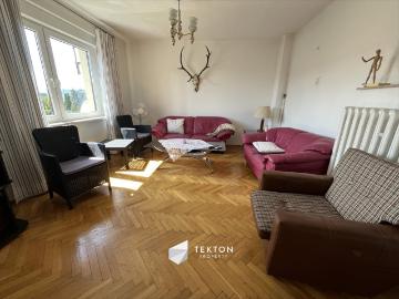 Dwupokoleniowy dom z dużą działką i potencjałem inwestycyjnym