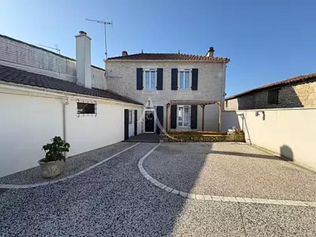Nalliers 85370 Achat / Vente maison 8 pièces t8 au dernier étage
