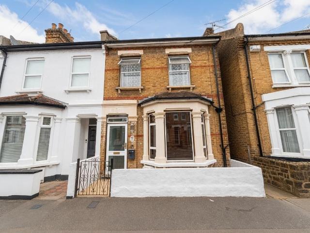Napier Avenue, Southend On Sea SS1, 3 bed terraced house to rent, £1,795 pcm | PrimeLocation
