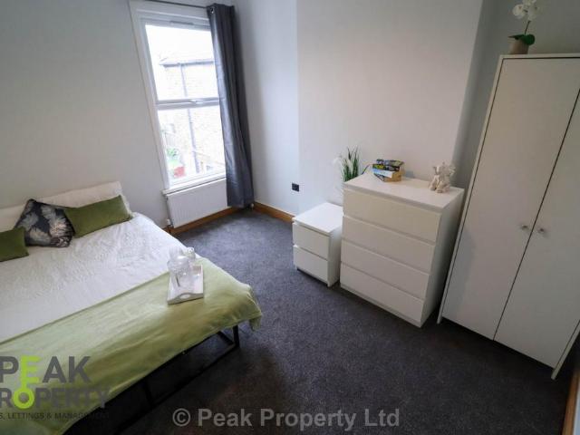 Napier Avenue, Southend On Sea SS1 5 bed house share to rent £550 pcm £127 pw