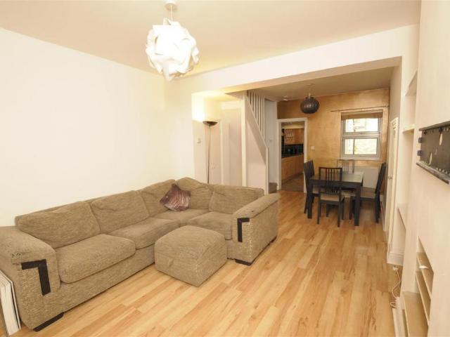 Napier Street, Cambridge CB1 3 bed terraced house to rent £2,300 pcm £531 pw
