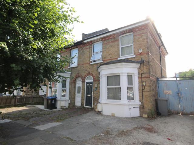 Napier Road, Wembley, Middlesex, HA0 4 bed semi detached house to rent £2,900 pcm £669 pw