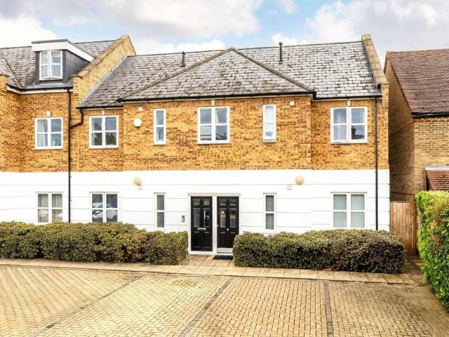 Napier Road, Ashford TW15 1 bed flat to rent £1,395 pcm £322 pw