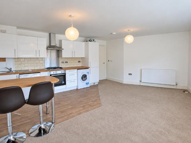 Napier Road, Bromley, BR2 2 bed flat to rent £1,700 pcm £392 pw