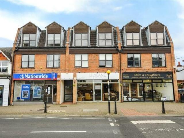 Napier Road, Crowthorne, Berkshire RG45, 2 bed flat to rent, £1,300 pcm | PrimeLocation
