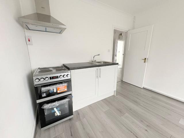 Napier Road, Gillingham ME7, 1 bed flat to rent, £1,100 pcm | PrimeLocation