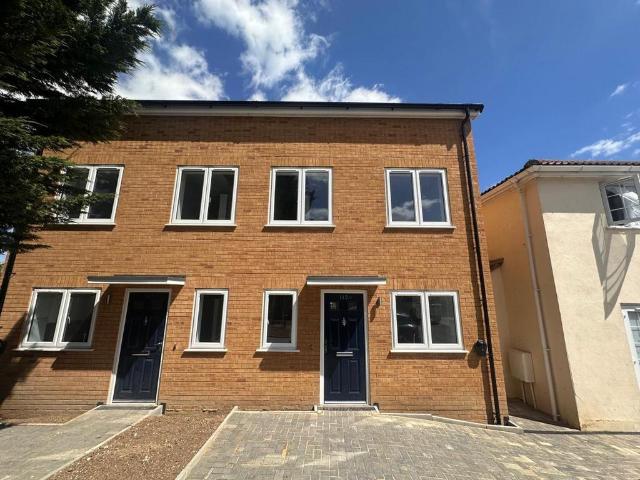 Napier Road, Gillingham 3 bed semi detached house to rent £1,725 pcm £398 pw
