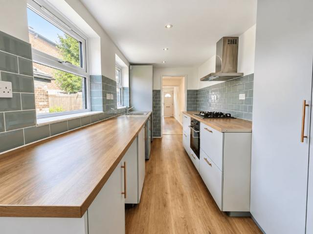 Napier Road, London, CR2 3 bed semi detached house to rent £2,400 pcm £554 pw