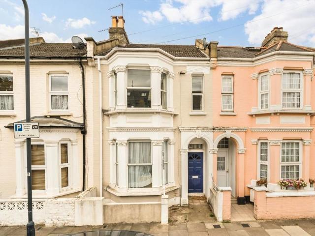 Napier Road, London NW10 4 bed house to rent £4,000 pcm £923 pw