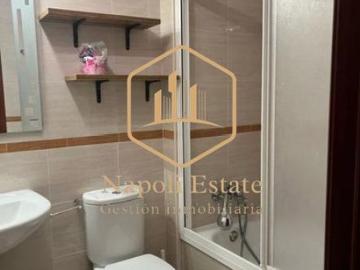 Napoli Estate presenta Amplio piso de 3 dormitorios para larga temporada sin muebles